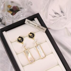 Noir de Rose Freshwater Pearl Earrings with White Mother-of-Shell Drop